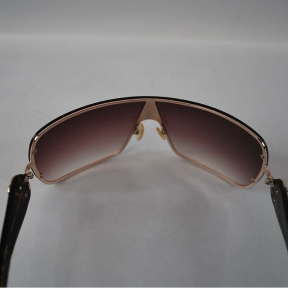 VersaceMOD 2126 1002/13
Gold with Tortoiseshell Arms
Brown gradient - Picture 6 of 9